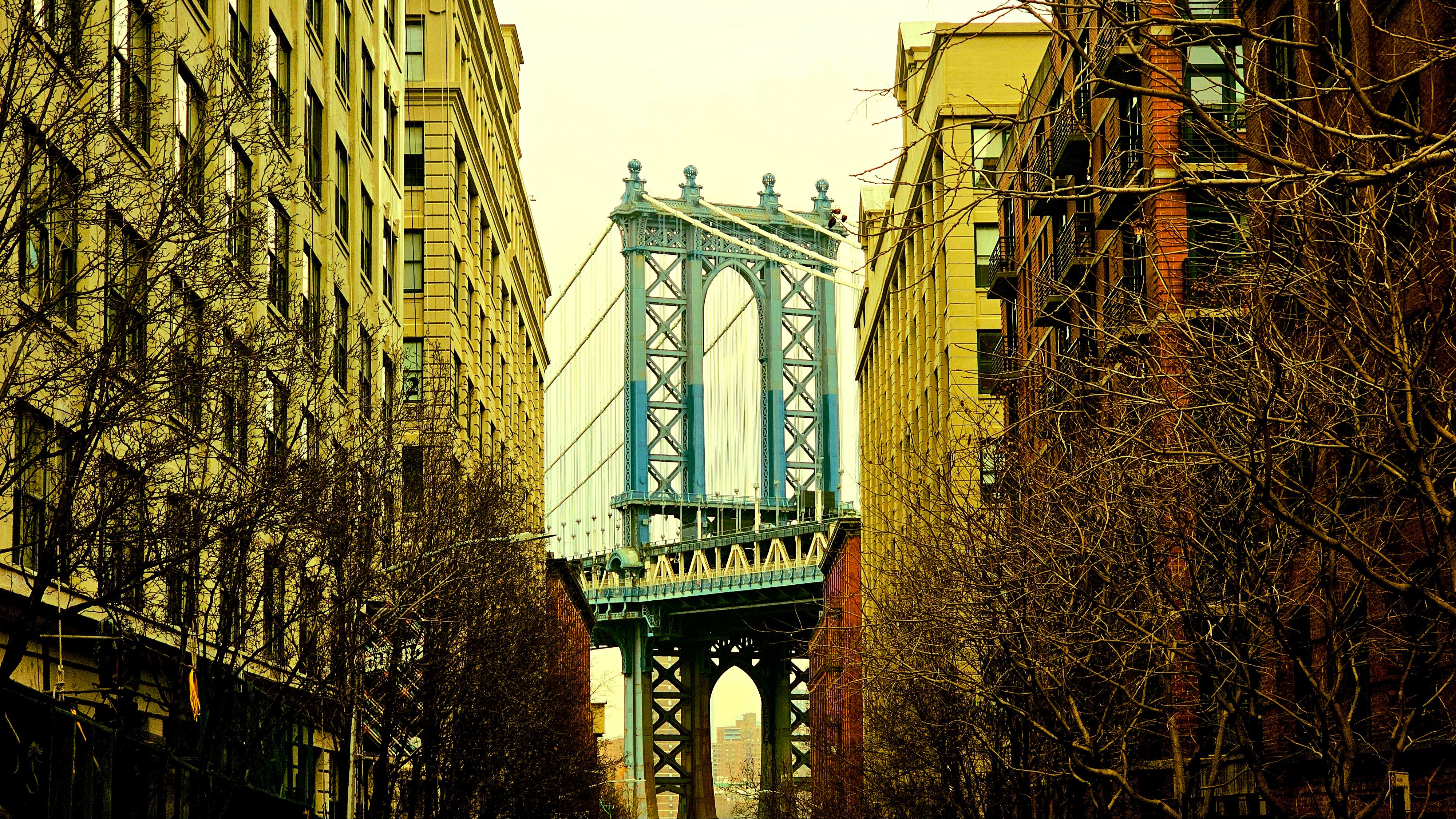 A photo capture of Ney York's iconic Dumbo street.